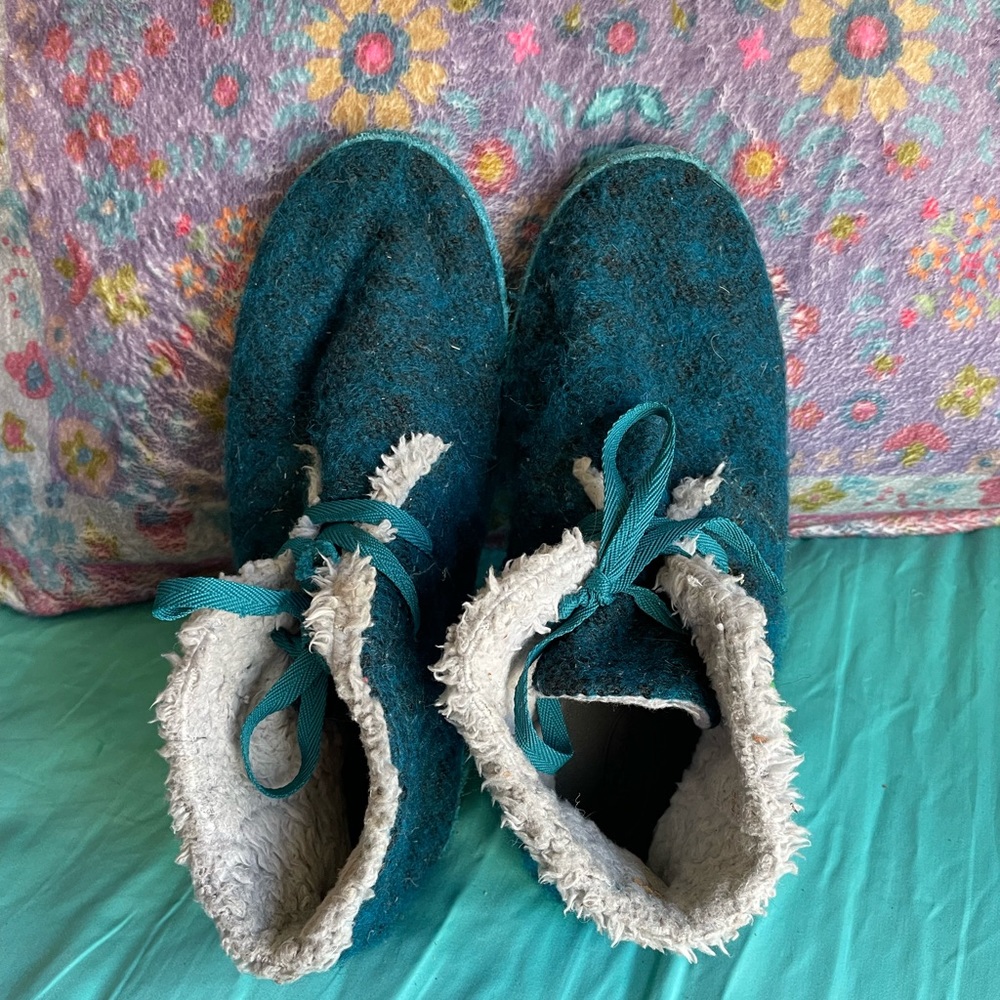 Sanuk Wool Booties Women’s 10